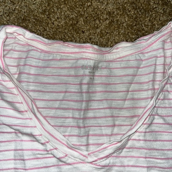 Old navy tee - Picture 5 of 6